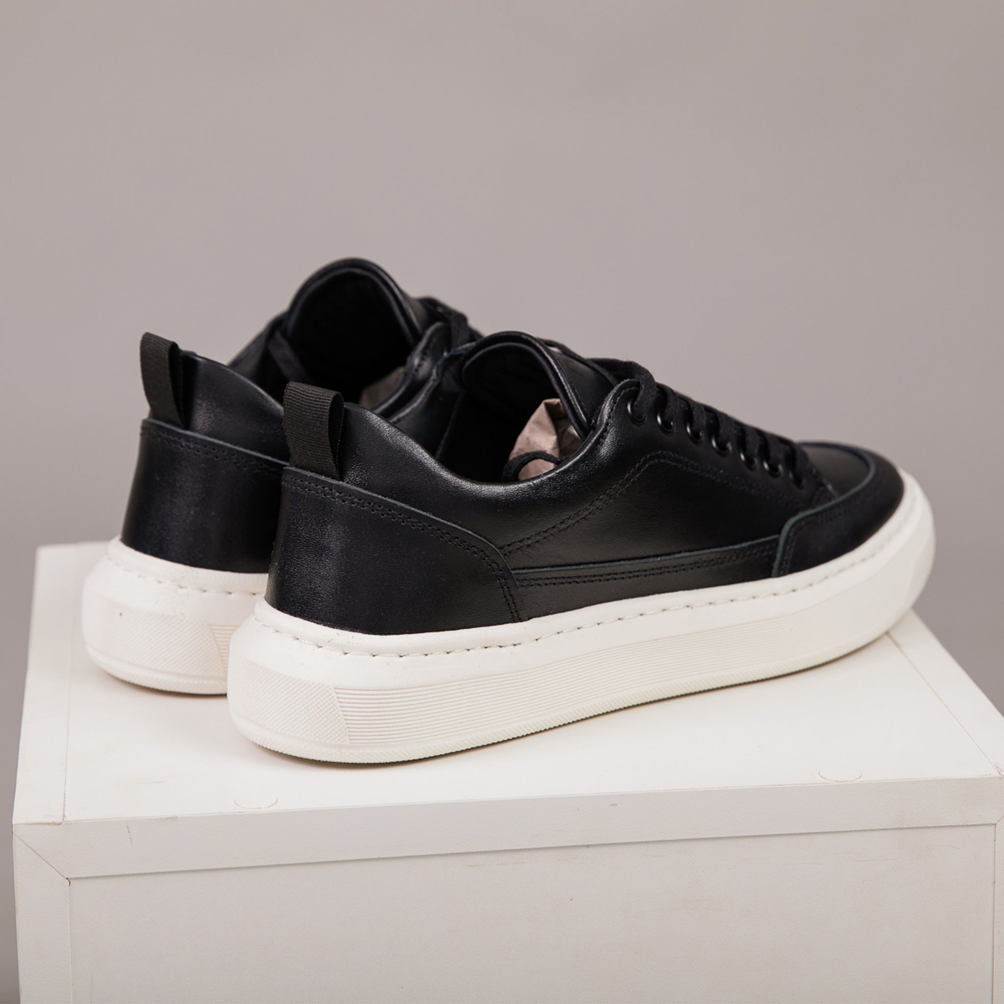 Men’s Black Leather-Effect Trainers with Contrast Sole